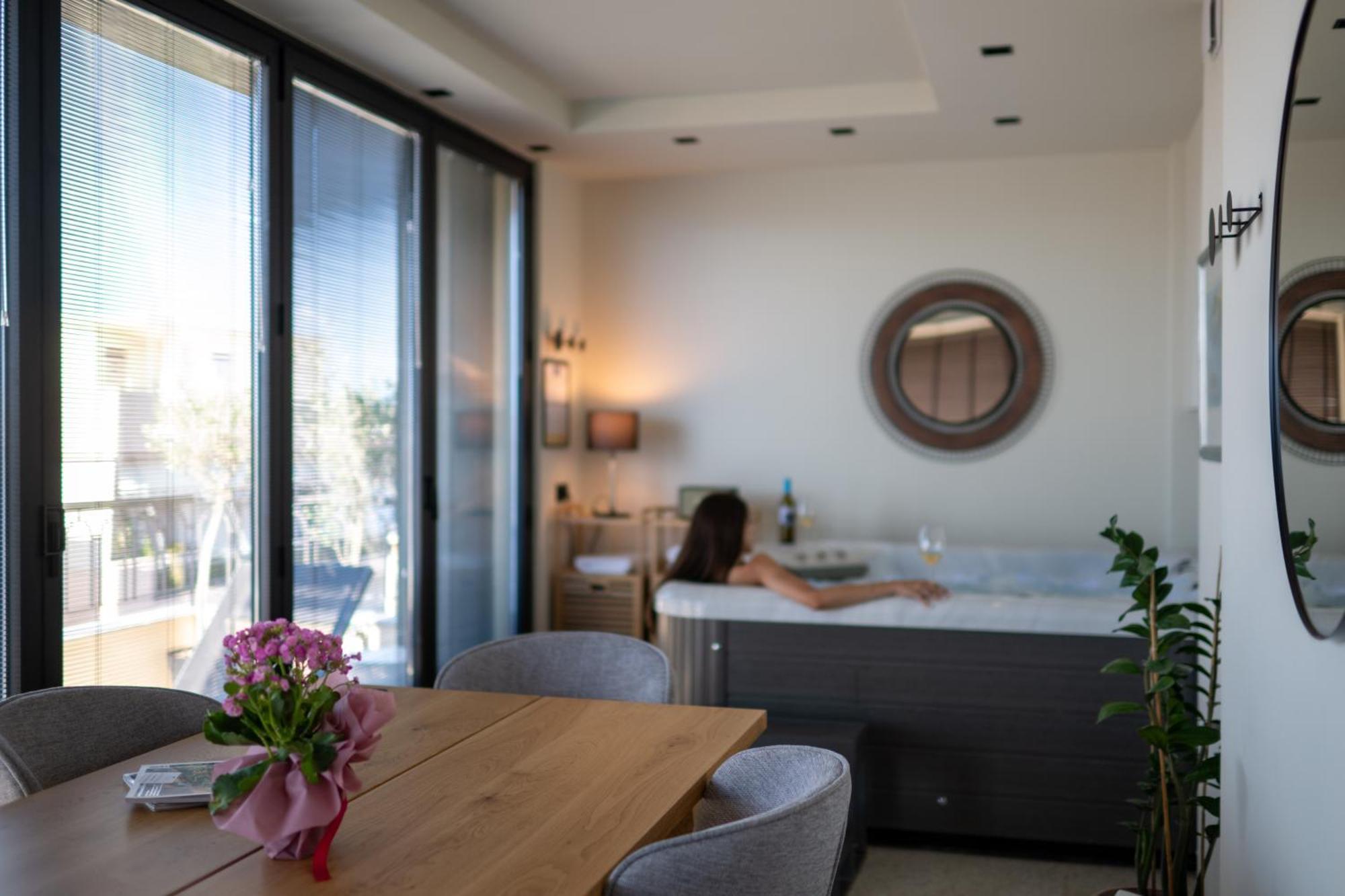 Evripidou 7 - Kalamata Mediterranean Suites Dış mekan fotoğraf