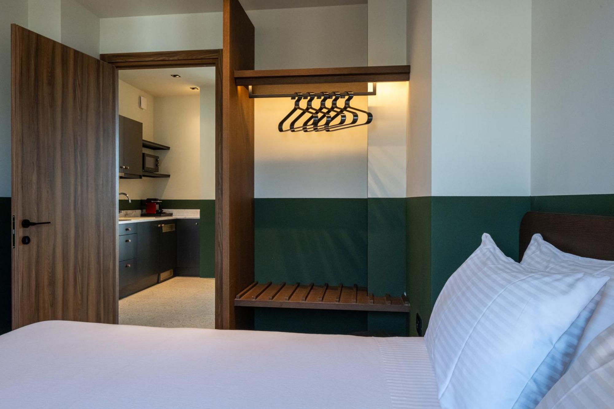 Evripidou 7 - Kalamata Mediterranean Suites Oda fotoğraf