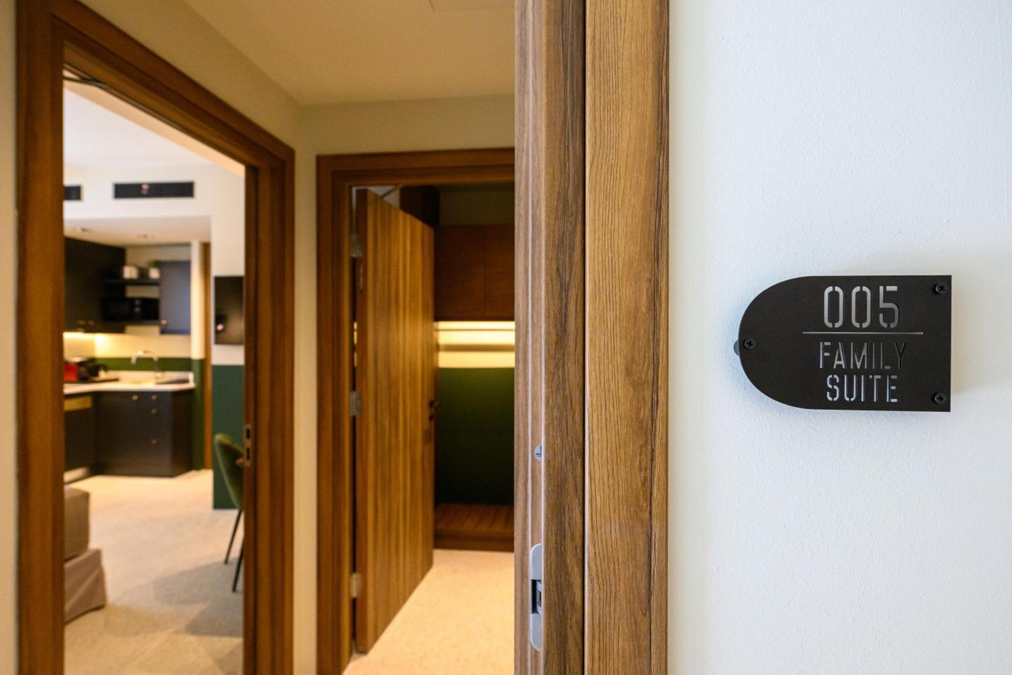 Evripidou 7 - Kalamata Mediterranean Suites Dış mekan fotoğraf