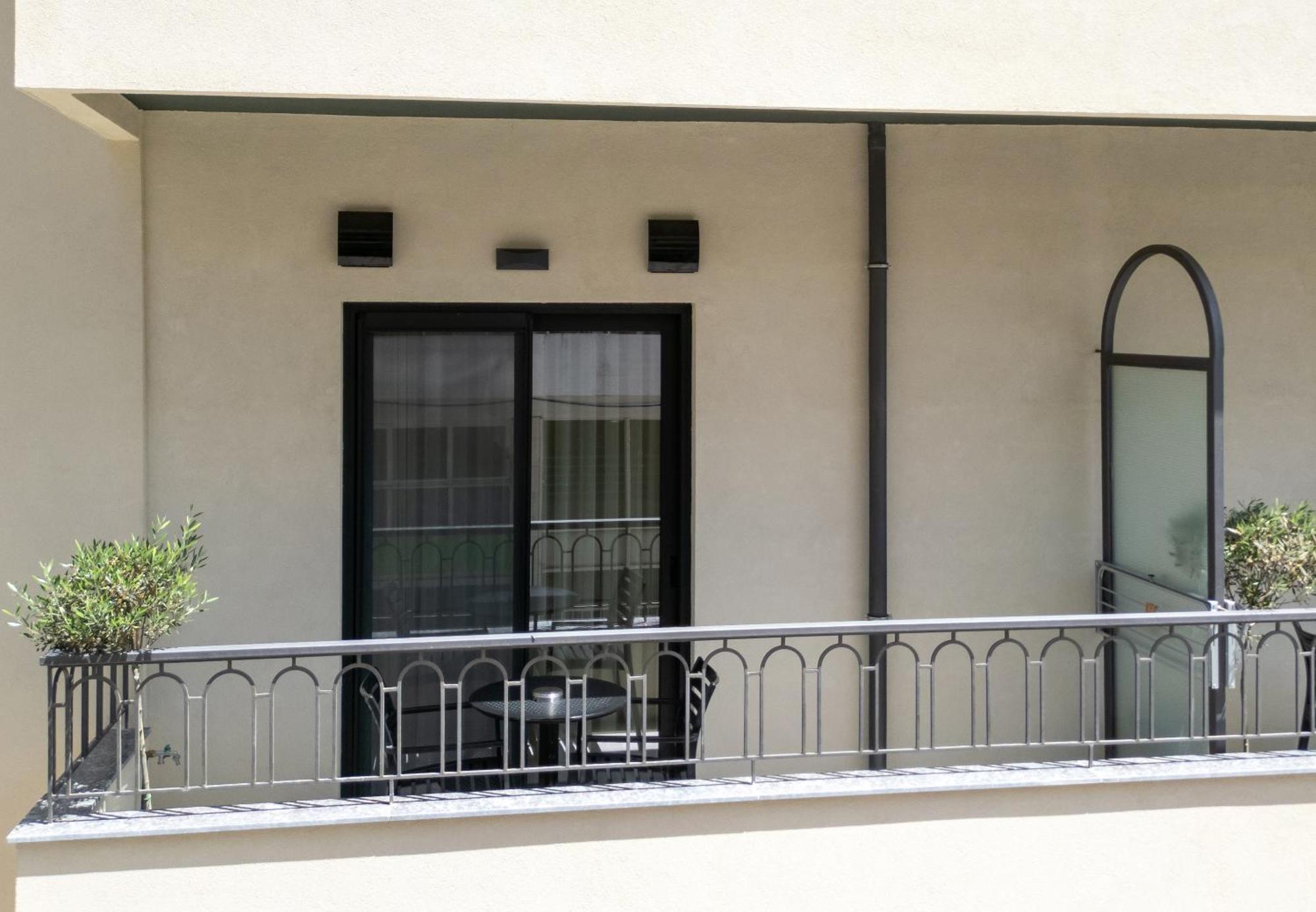 Evripidou 7 - Kalamata Mediterranean Suites Dış mekan fotoğraf