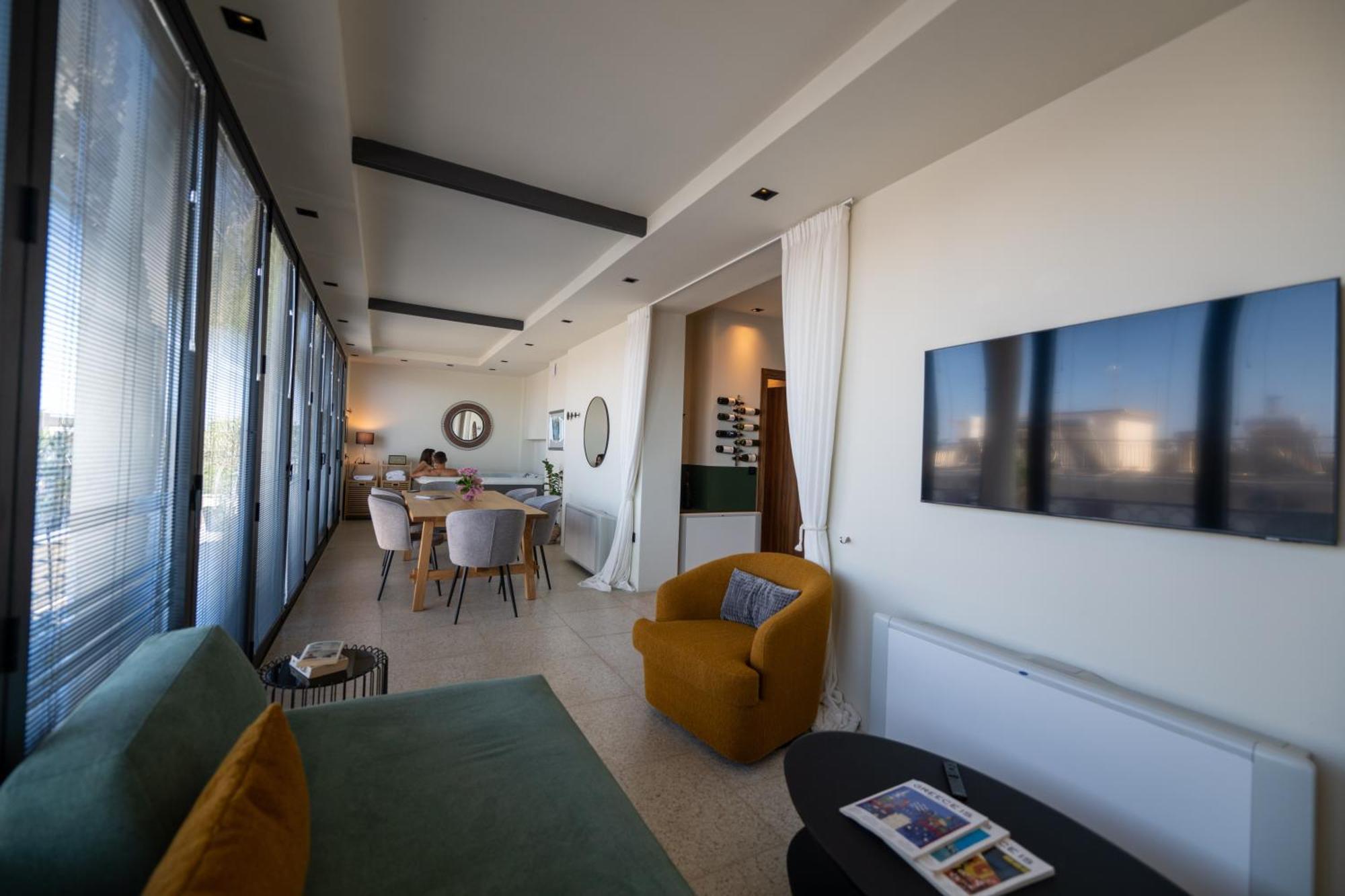 Evripidou 7 - Kalamata Mediterranean Suites Dış mekan fotoğraf