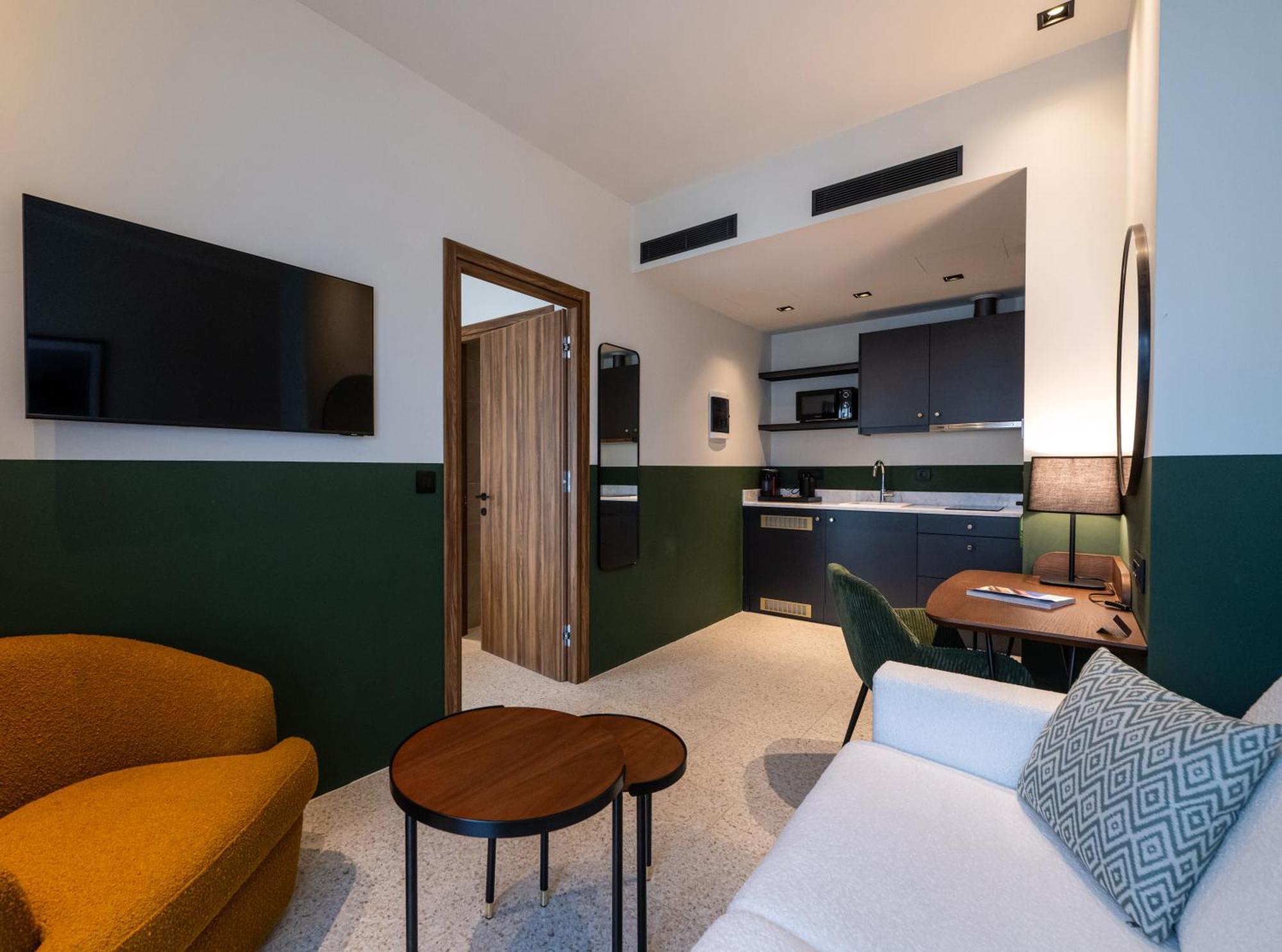 Evripidou 7 - Kalamata Mediterranean Suites Dış mekan fotoğraf