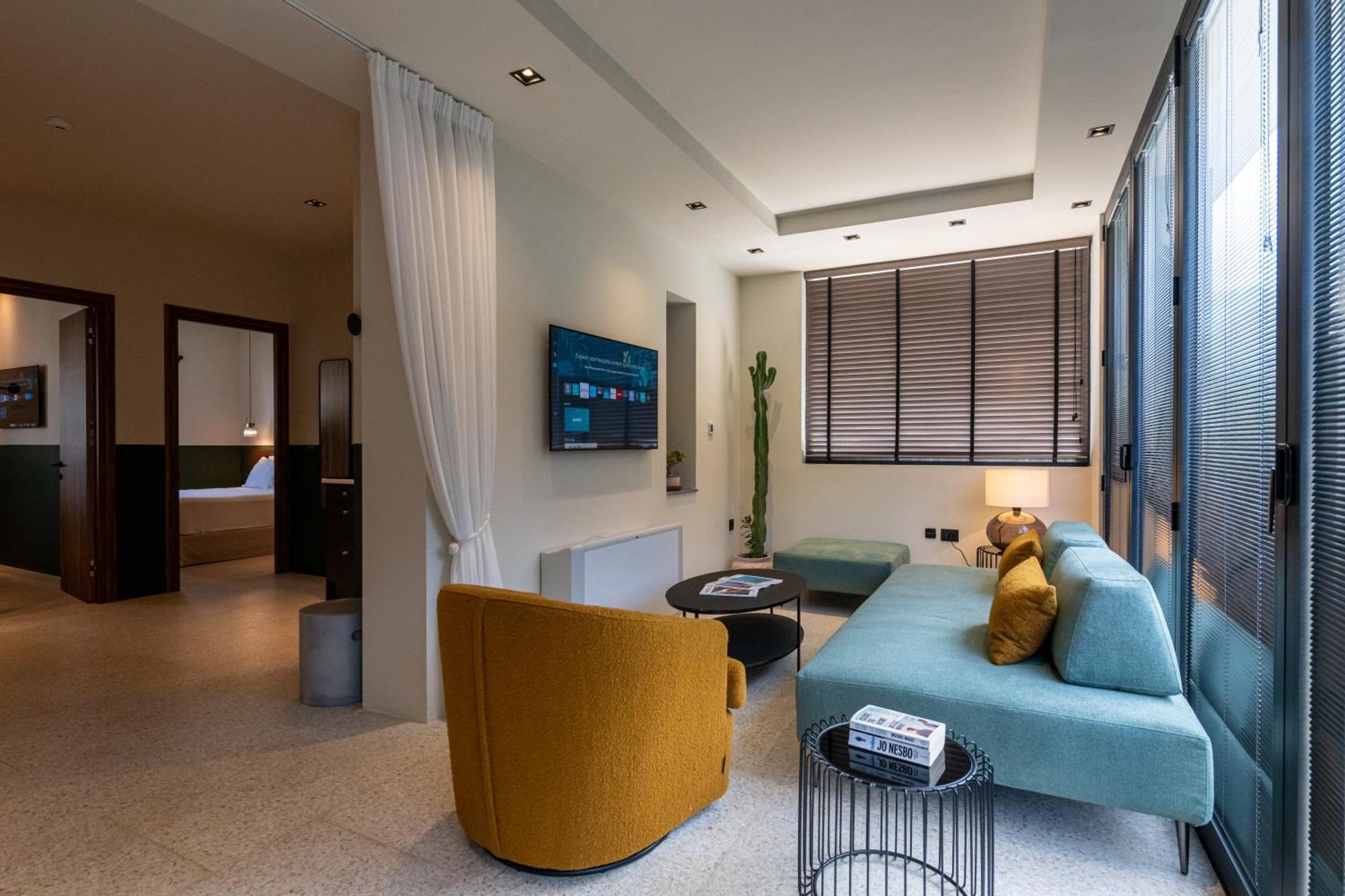 Evripidou 7 - Kalamata Mediterranean Suites Oda fotoğraf