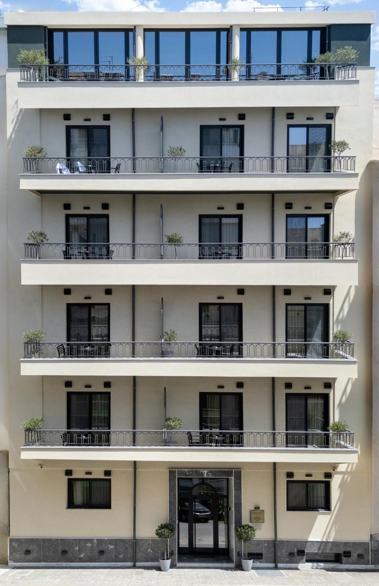 Evripidou 7 - Kalamata Mediterranean Suites Dış mekan fotoğraf